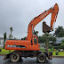 MÁY XÚC BÁNH LỐP DOOSAN DX210W